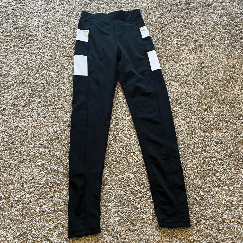 POP Fit Women’s Black and White Leggings